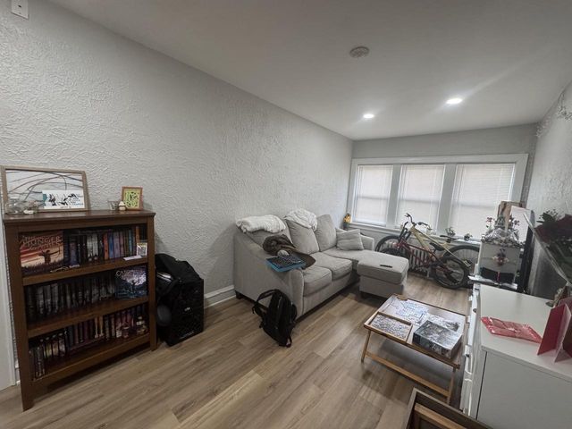 1027 E Center STREET, Milwaukee, WI 53212