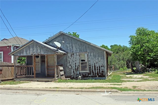730 Chihuahua Street, Lockhart, TX 78644