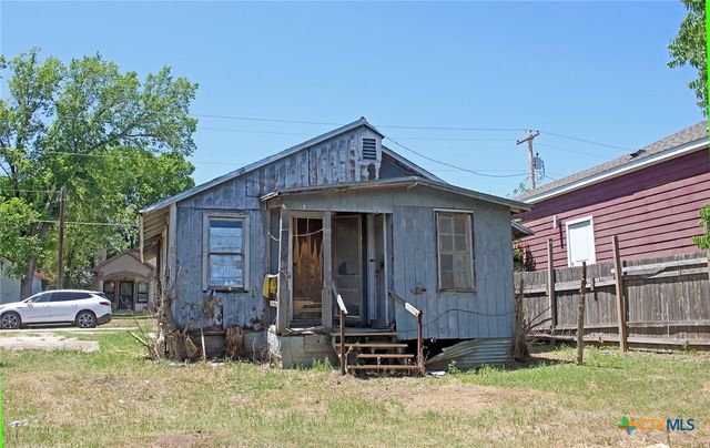 730 Chihuahua Street, Lockhart, TX 78644