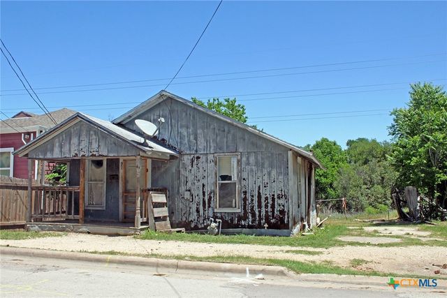 730 Chihuahua Street, Lockhart, TX 78644