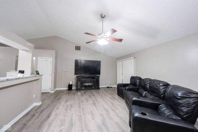 8066 Cardinal cove Drive E, Indianapolis, IN 46256