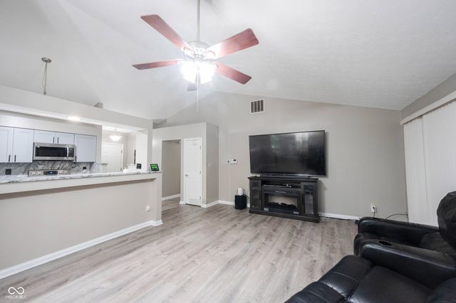 8066 Cardinal cove Drive E, Indianapolis, IN 46256