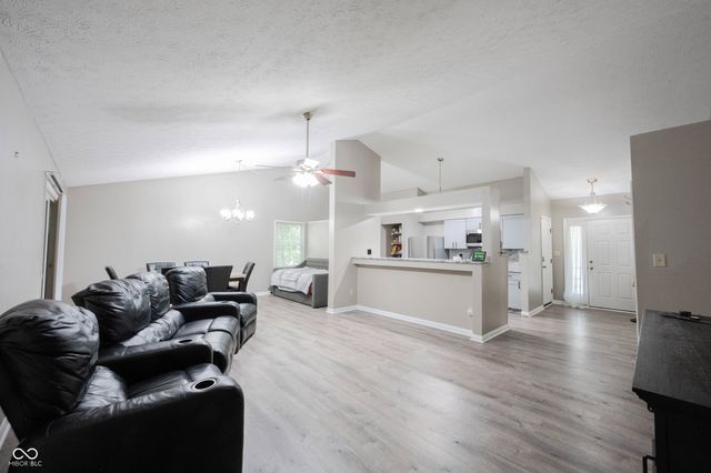 8066 Cardinal cove Drive E, Indianapolis, IN 46256