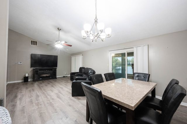 8066 Cardinal cove Drive E, Indianapolis, IN 46256