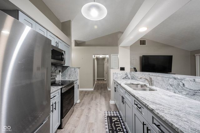 8066 Cardinal cove Drive E, Indianapolis, IN 46256