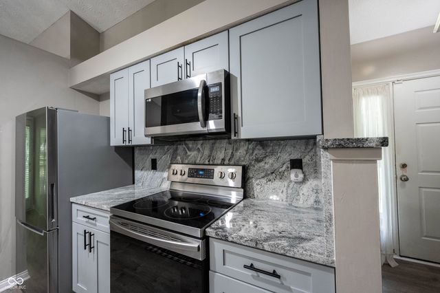 8066 Cardinal cove Drive E, Indianapolis, IN 46256