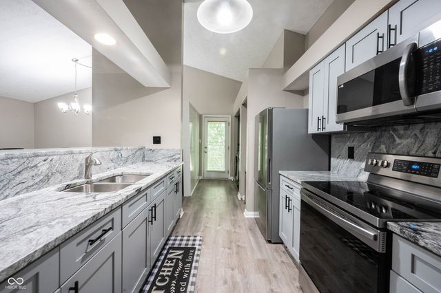 8066 Cardinal cove Drive E, Indianapolis, IN 46256