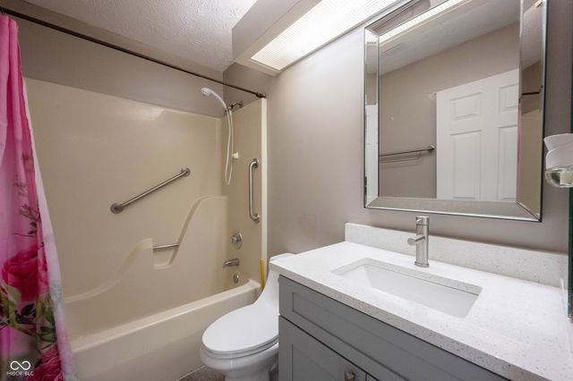 8066 Cardinal cove Drive E, Indianapolis, IN 46256