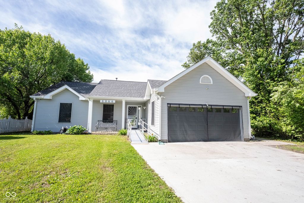 8066 Cardinal cove Drive E, Indianapolis, IN 46256