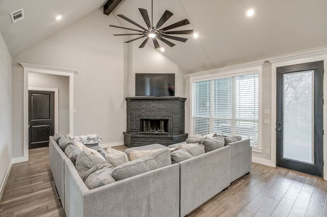 3008 Louie Lane, Springtown, TX 76082