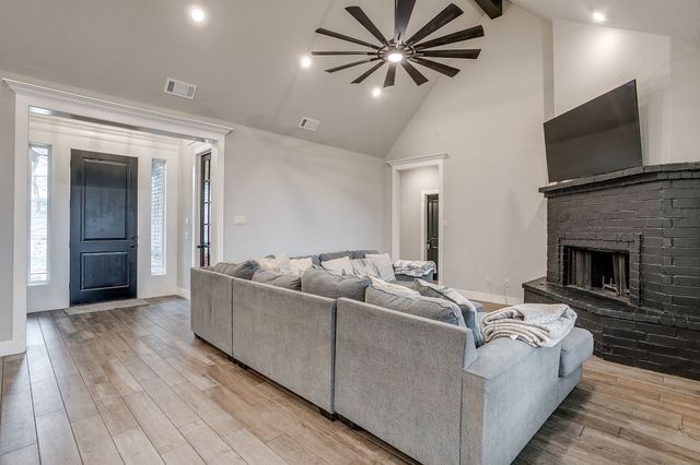 3008 Louie Lane, Springtown, TX 76082