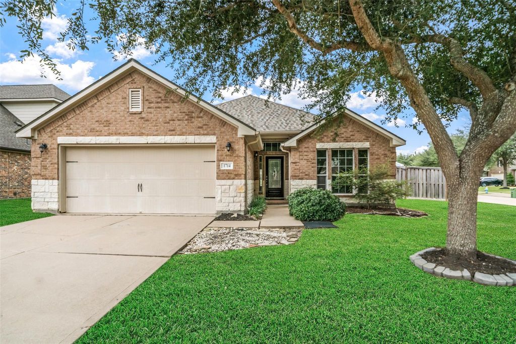 1714 Brighton Brook Lane, Pearland, TX 77581