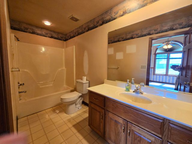 4342 S Quail Creek Avenue, Springfield, MO 65810