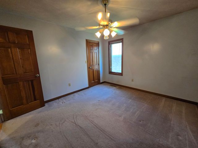 4342 S Quail Creek Avenue, Springfield, MO 65810