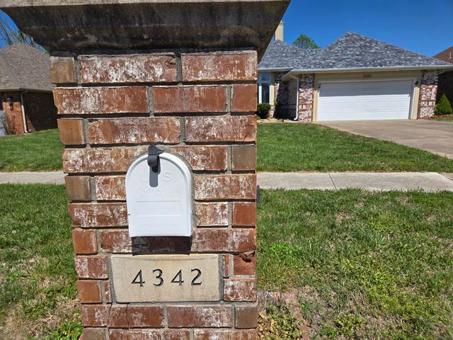 4342 S Quail Creek Avenue, Springfield, MO 65810