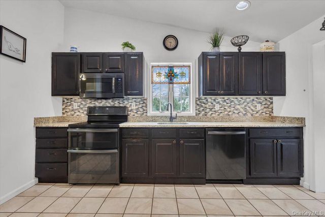 147 Lake Baldwin Drive, Mahopac, NY 10541