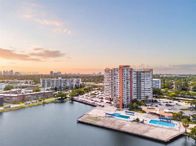 1351 NE Miami Gardens Drive PH1725E, Miami, FL 33179