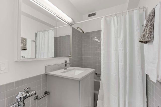 900 N LAKE SHORE Drive 1706, Chicago, IL 60611