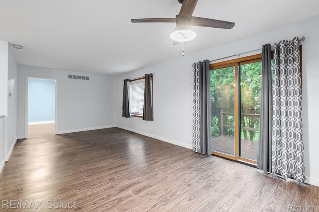 580 Oakbrook Circle, Flushing, MI 48433