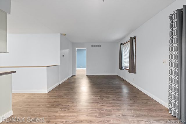 580 Oakbrook Circle, Flushing, MI 48433