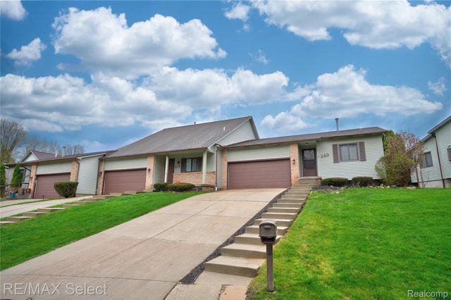 580 Oakbrook Circle, Flushing, MI 48433