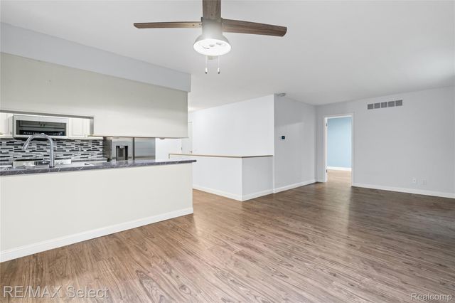 580 Oakbrook Circle, Flushing, MI 48433