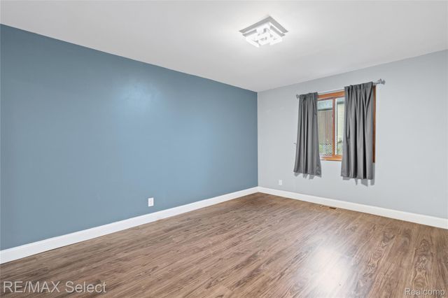580 Oakbrook Circle, Flushing, MI 48433