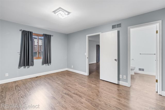 580 Oakbrook Circle, Flushing, MI 48433
