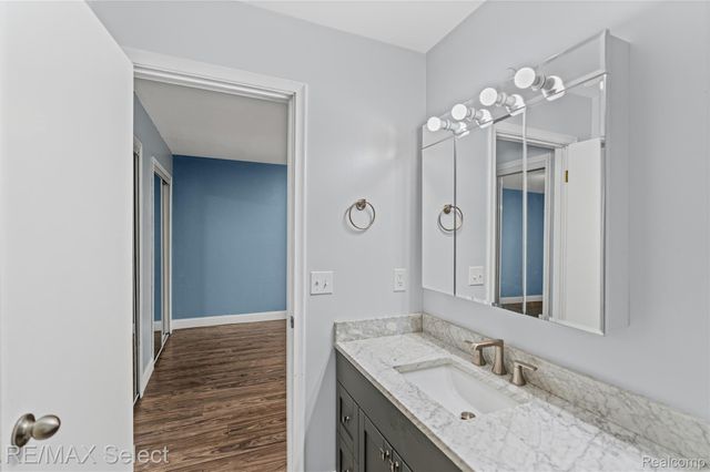 580 Oakbrook Circle, Flushing, MI 48433