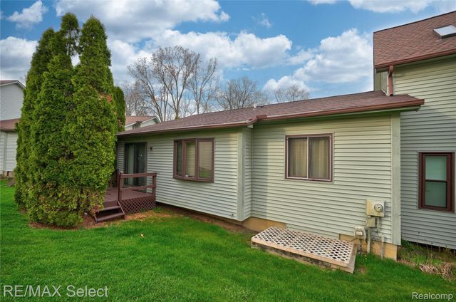 580 Oakbrook Circle, Flushing, MI 48433