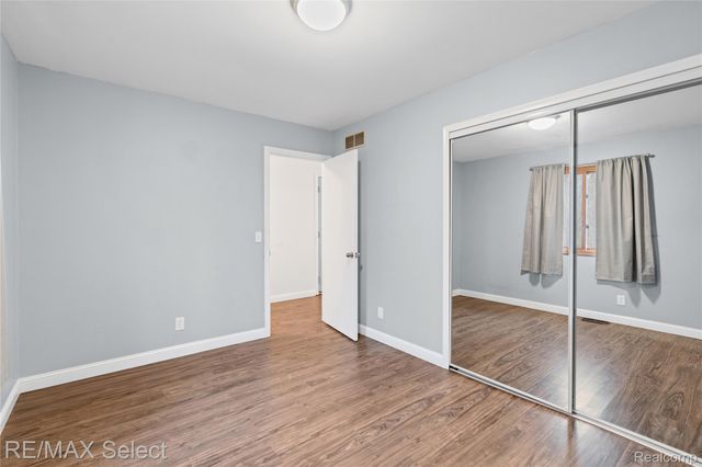 580 Oakbrook Circle, Flushing, MI 48433