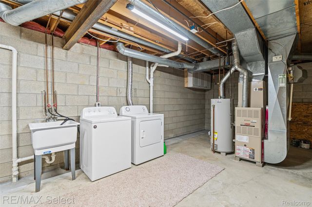 580 Oakbrook Circle, Flushing, MI 48433