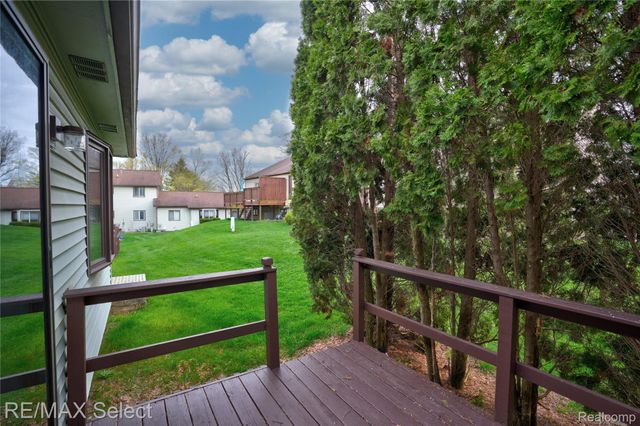 580 Oakbrook Circle, Flushing, MI 48433