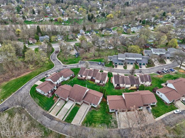 580 Oakbrook Circle, Flushing, MI 48433