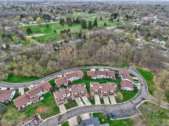580 Oakbrook Circle, Flushing, MI 48433