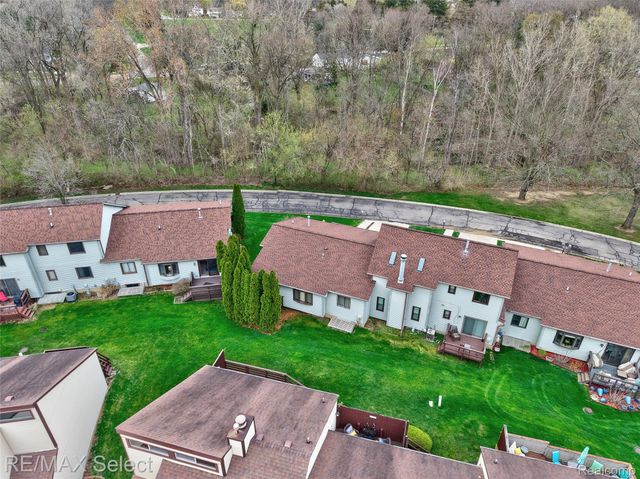 580 Oakbrook Circle, Flushing, MI 48433