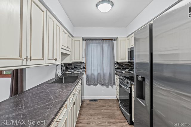 580 Oakbrook Circle, Flushing, MI 48433