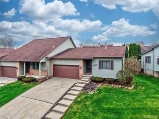 580 Oakbrook Circle, Flushing, MI 48433
