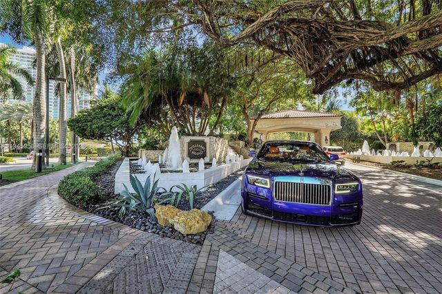 1000 W Island Blvd 312, Aventura, FL 33160