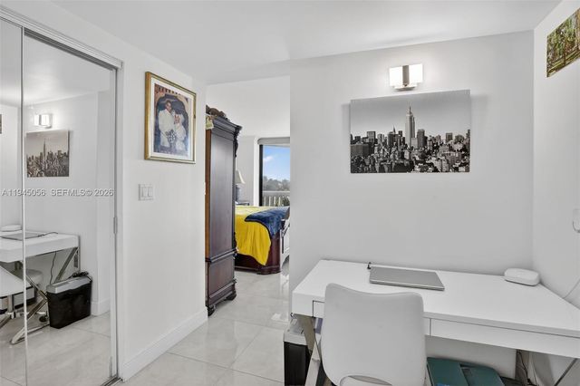 1000 W Island Blvd 312, Aventura, FL 33160