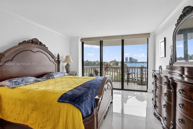 1000 W Island Blvd 312, Aventura, FL 33160