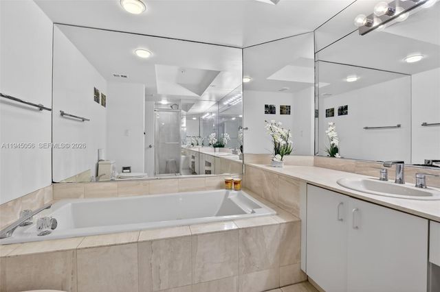 1000 W Island Blvd 312, Aventura, FL 33160