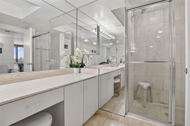 1000 W Island Blvd 312, Aventura, FL 33160