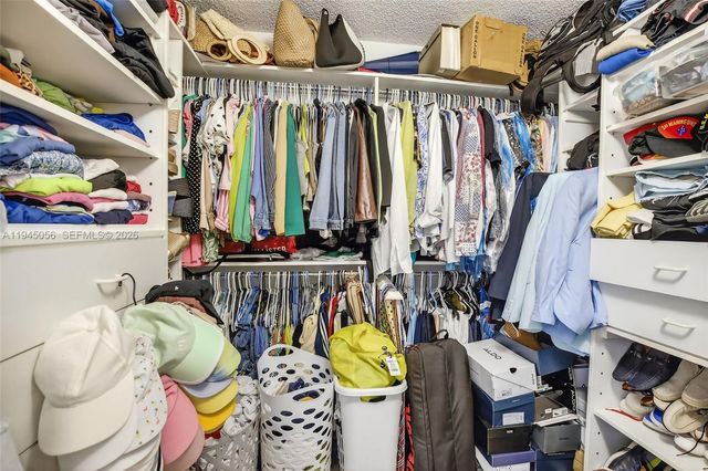 1000 W Island Blvd 312, Aventura, FL 33160