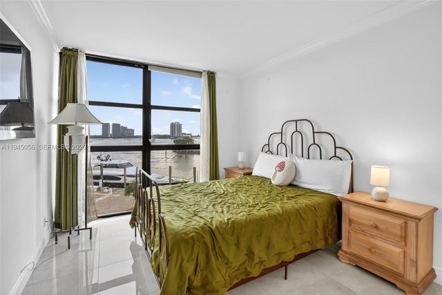 1000 W Island Blvd 312, Aventura, FL 33160