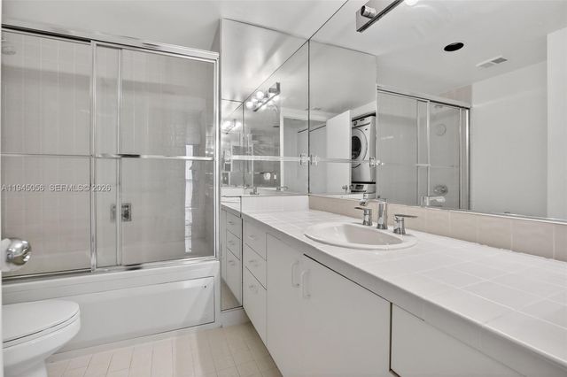 1000 W Island Blvd 312, Aventura, FL 33160