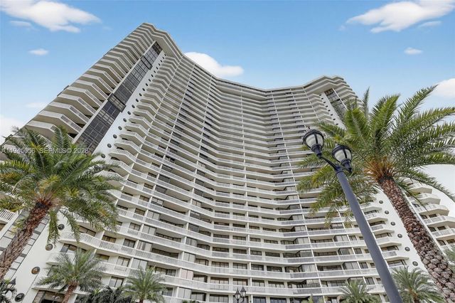 1000 W Island Blvd 312, Aventura, FL 33160