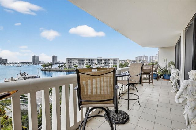 1000 W Island Blvd 312, Aventura, FL 33160