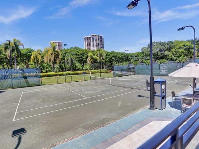 1000 W Island Blvd 312, Aventura, FL 33160