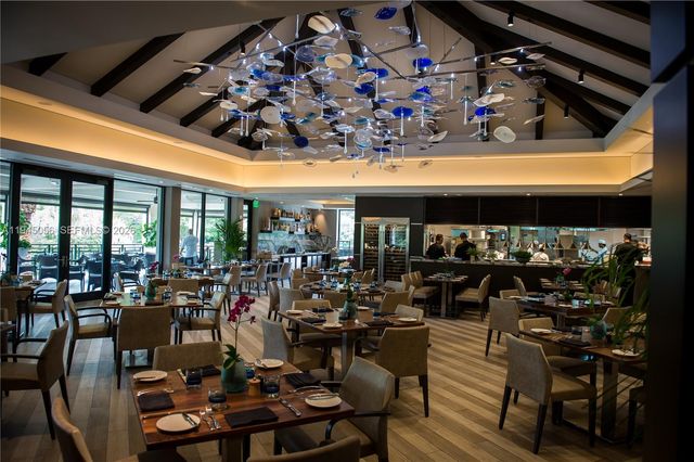 1000 W Island Blvd 312, Aventura, FL 33160